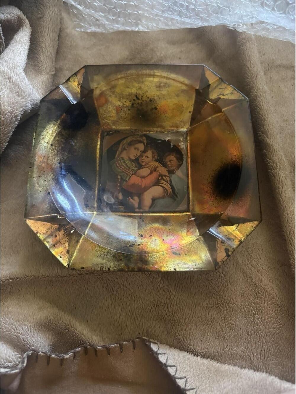 Vtg Large 8” Glass Ash Tray W/ Gold Leaf And and Victorian Pictures in Bottom